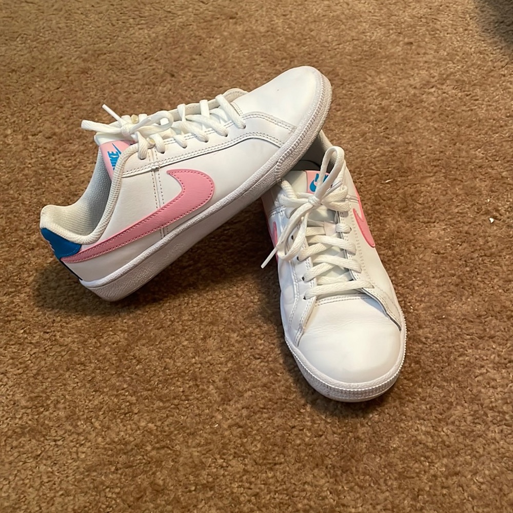 Nike court royale